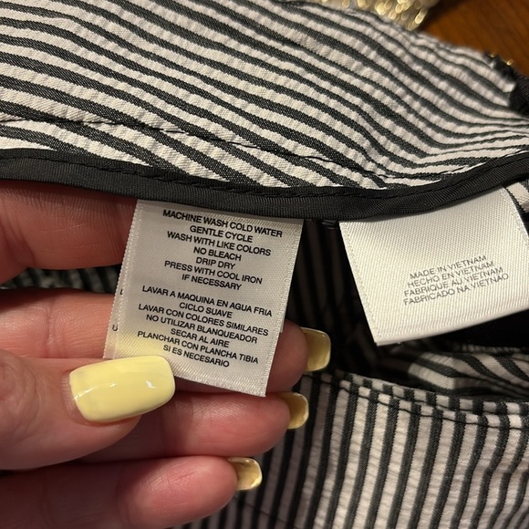 Jones New York women’s Black and White Striped skorts textured cotton size 10 - Picture 10 of 13